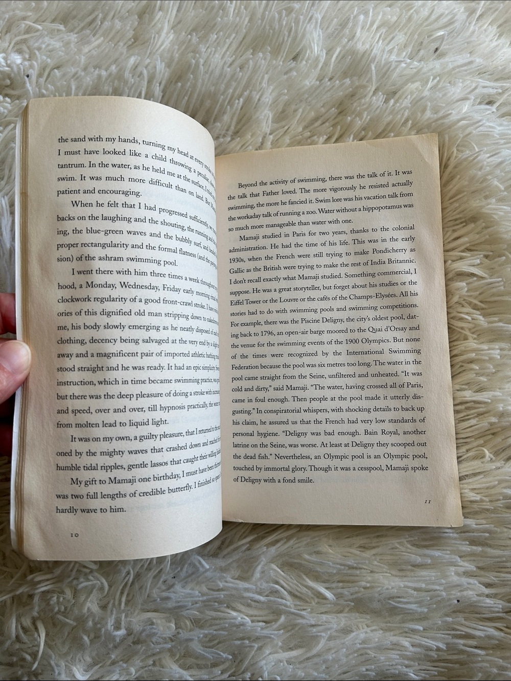 Life of Pi, novel by Yann Martel Book - Red, Orange, Blue - Picture 5 of 6